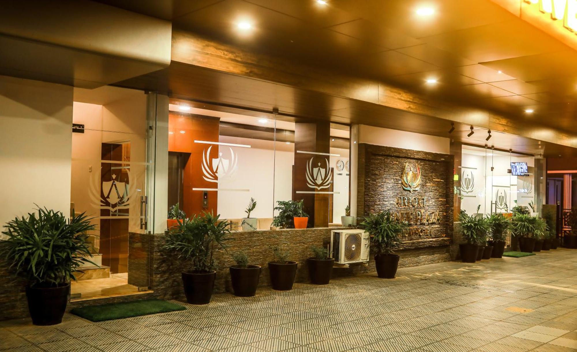 Airport Avenue Plaza Hotel Nedumbassery Bagian luar foto