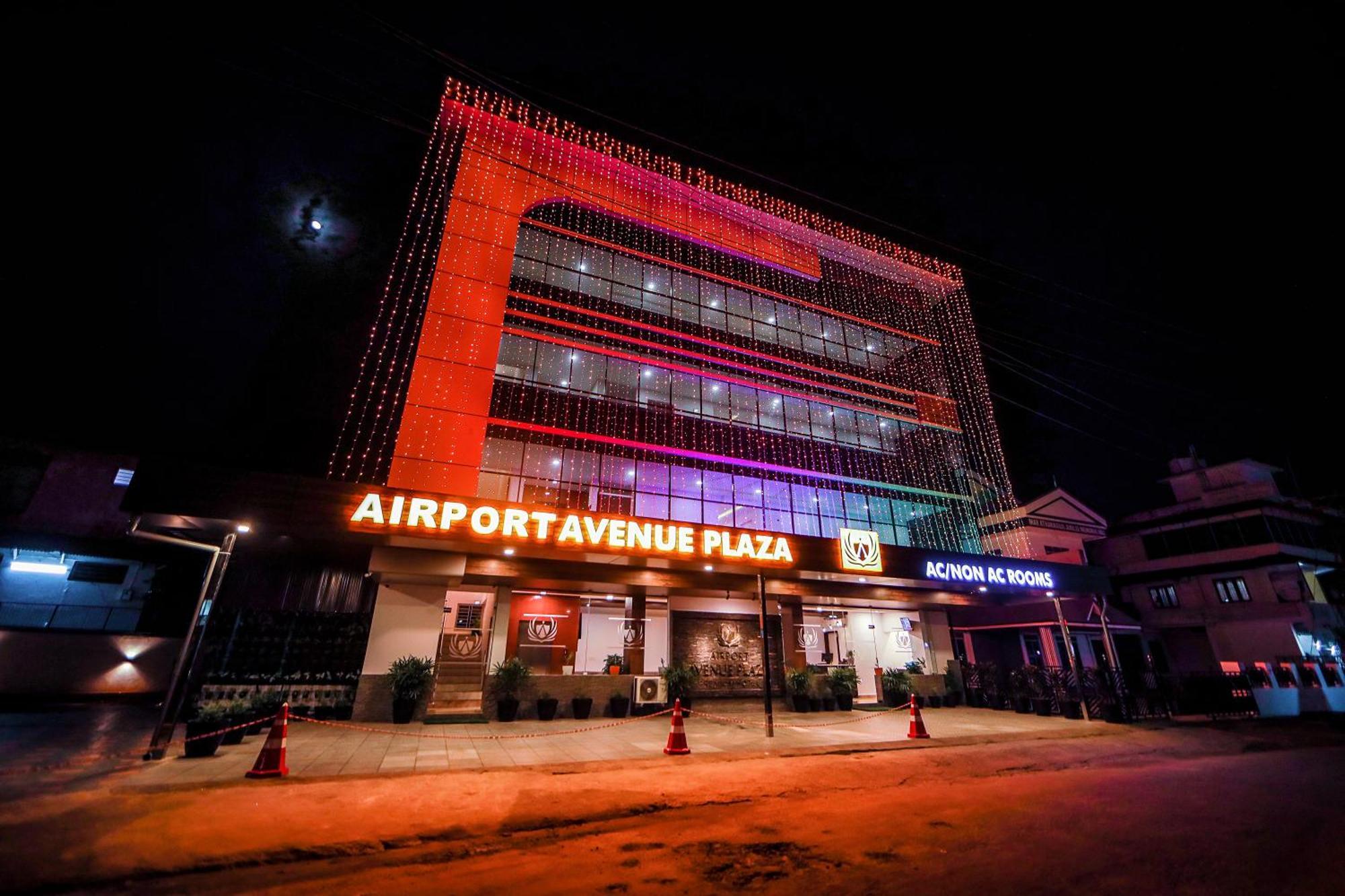 Airport Avenue Plaza Hotel Nedumbassery Bagian luar foto