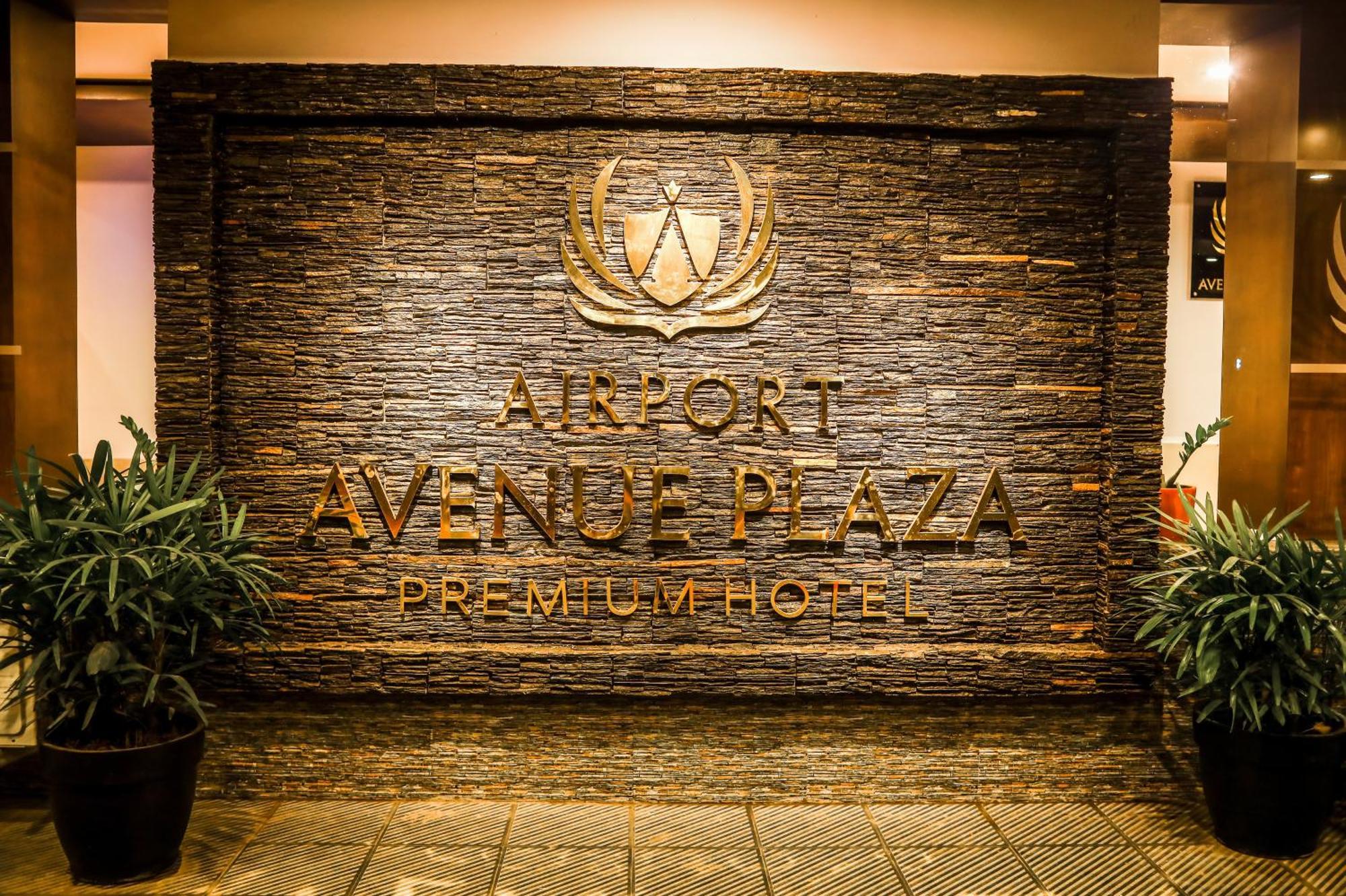 Airport Avenue Plaza Hotel Nedumbassery Bagian luar foto