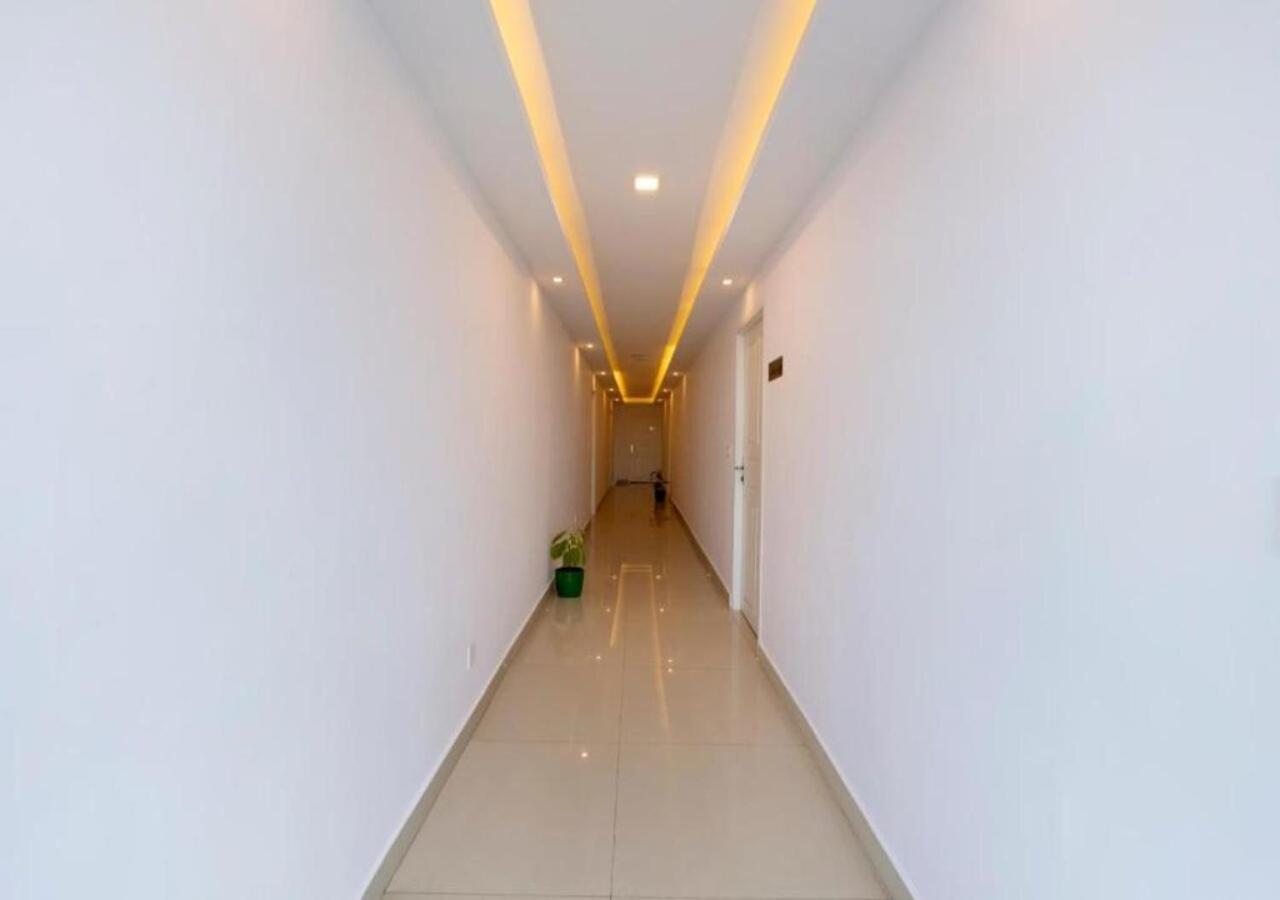 Airport Avenue Plaza Hotel Nedumbassery Bagian luar foto