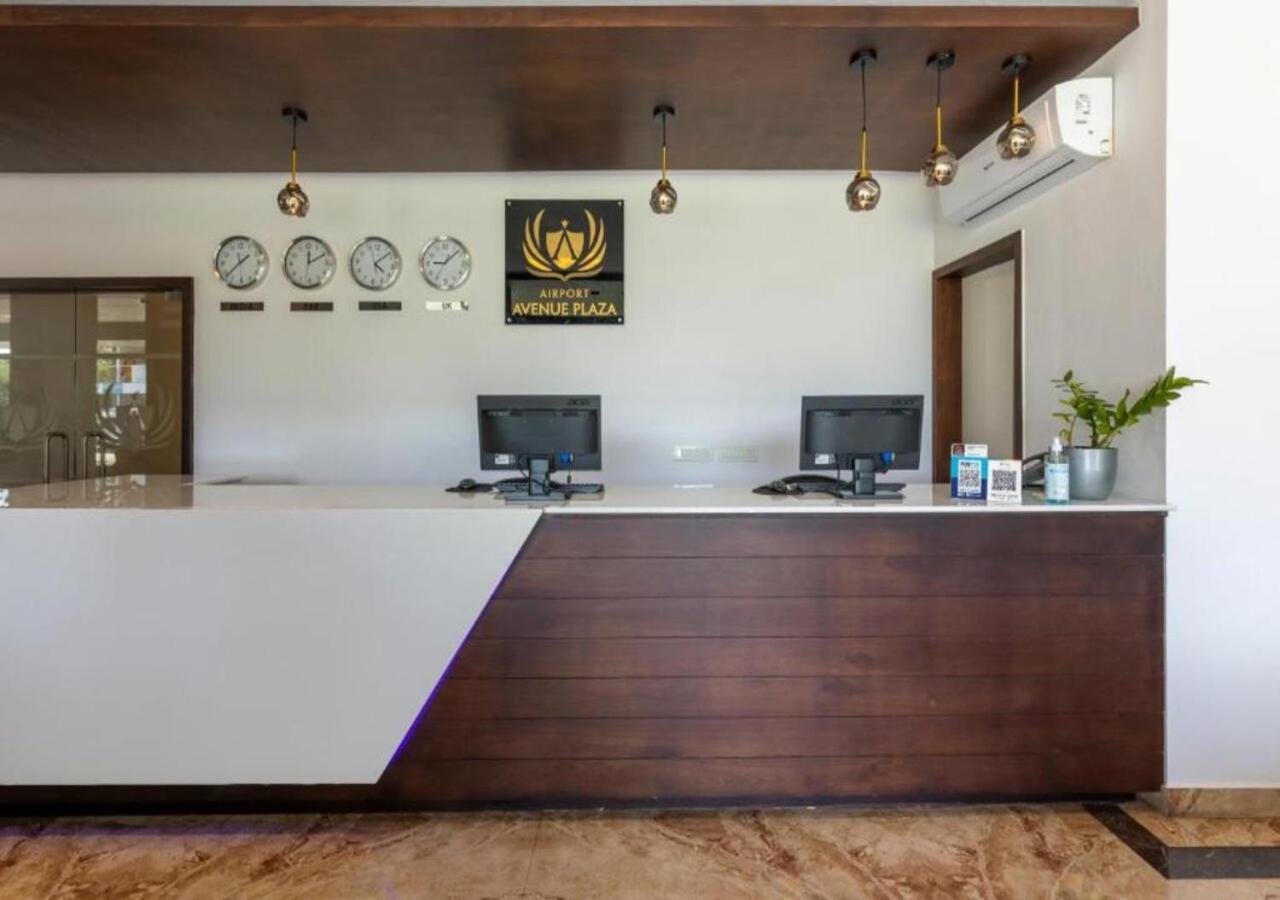 Airport Avenue Plaza Hotel Nedumbassery Bagian luar foto