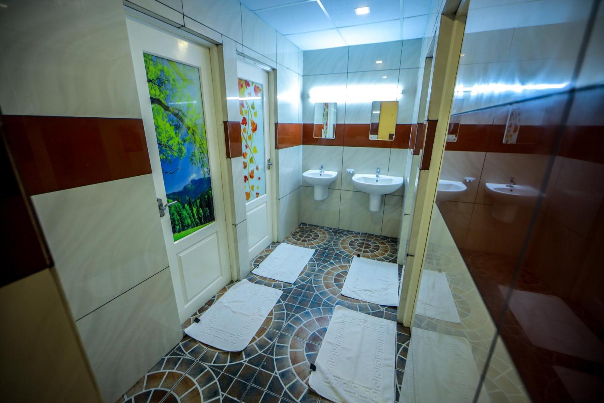 Airport Avenue Plaza Hotel Nedumbassery Bagian luar foto