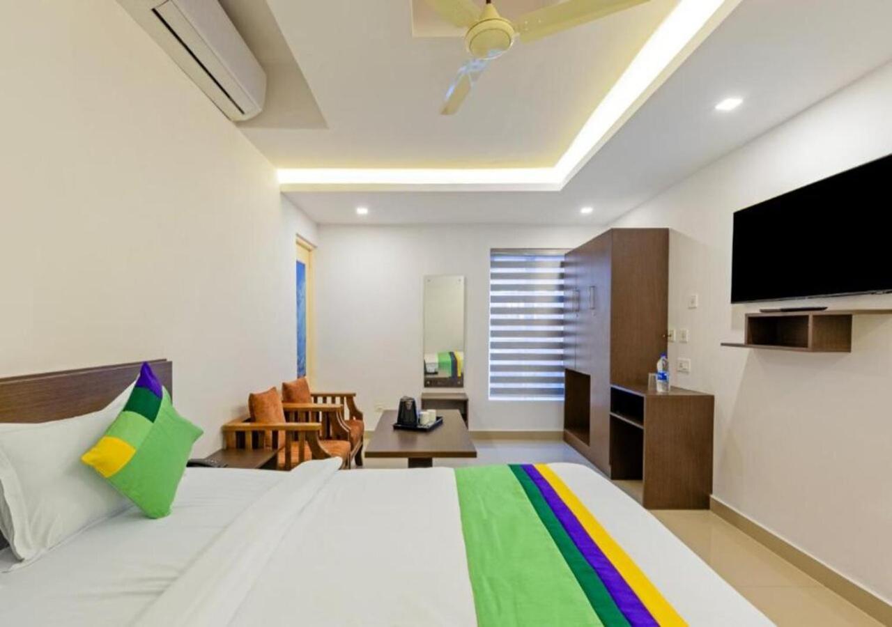 Airport Avenue Plaza Hotel Nedumbassery Bagian luar foto