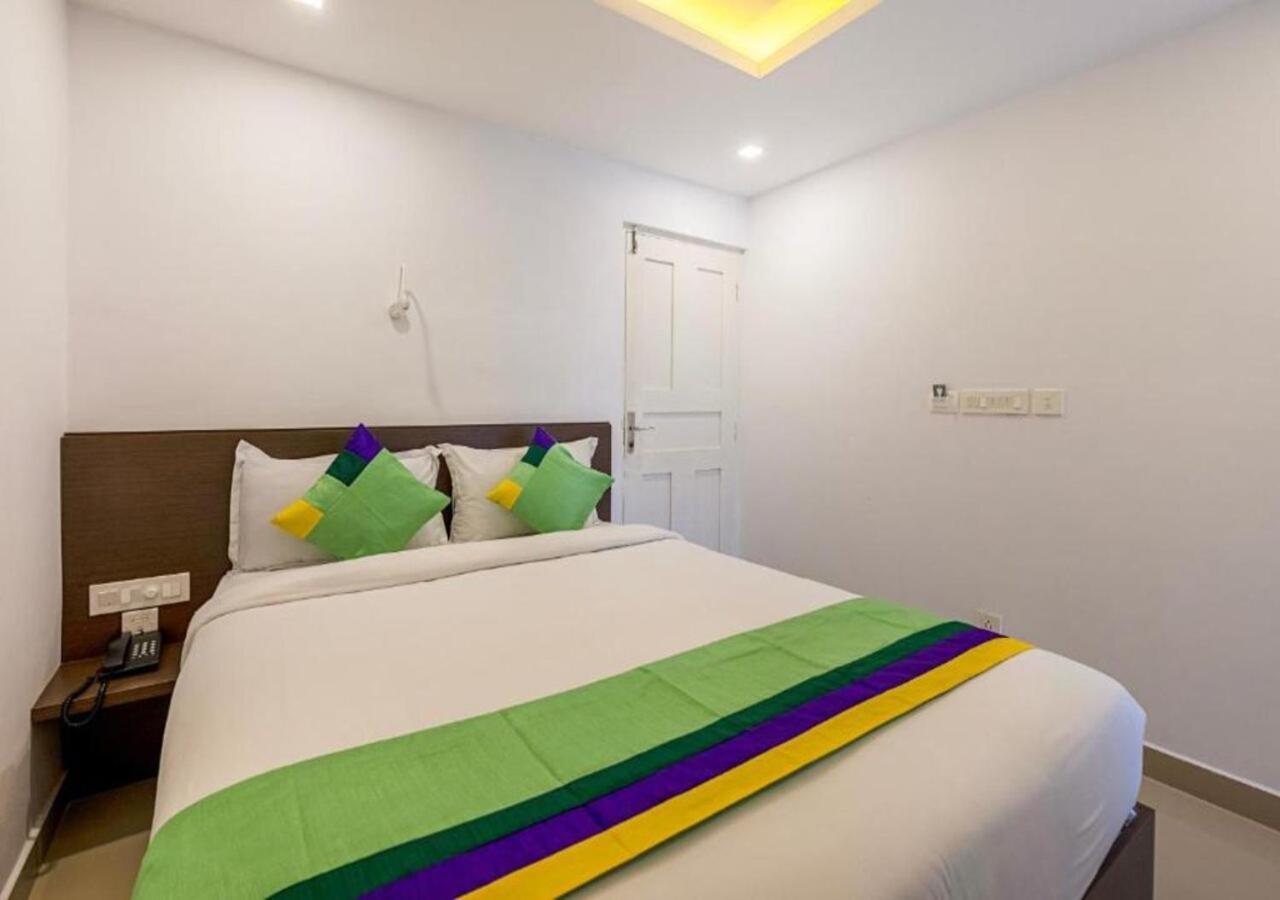 Airport Avenue Plaza Hotel Nedumbassery Bagian luar foto