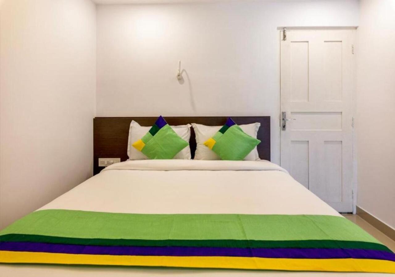 Airport Avenue Plaza Hotel Nedumbassery Bagian luar foto